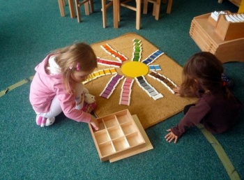 Montessori school hlídáme dětmi