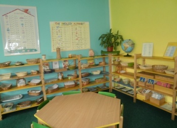 Montessori school hlídáte dítěte