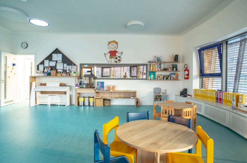 Mateřská škola EduArt Hloubětín hlídají dítě